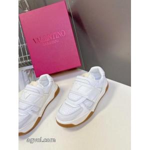     スニーカー激安 通販 ブランド雑誌掲載 国内発 高級感ある 最安値激しい争奪戦VALENTINO.