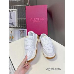     スニーカー激安 通販 ブランド雑誌掲載 国内発 高級感ある 最安値激しい争奪戦VALENTINO.