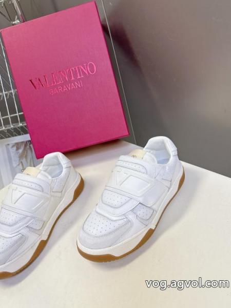     スニーカー激安 通販 ブランド雑誌掲載 国内発 高級感ある 最安値激しい争奪戦VALENTINO. 0 