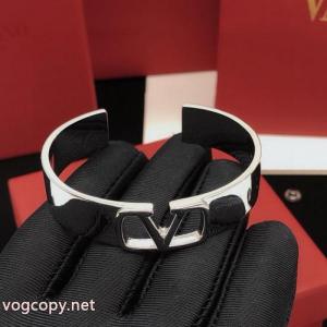 ブレスレットコピー ブランド 販売無造作 少量入荷☆限定モデル 無敵アイテムVALENTINO