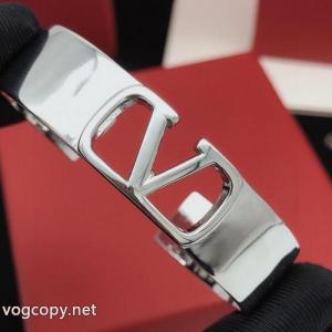 ブレスレットコピー ブランド 販売無造作 少量入荷☆限定モデル 無敵アイテムVALENTINO