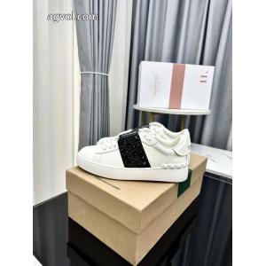 スニーカーVALENTINOブランド コピー 優良店格好良い 26ss新作 カジュアルコーデに 2026春夏期間限定..