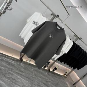 VALENTINOブランド スーパー コピーシャツ即日発送 トレンド感のある 素材感に注目..