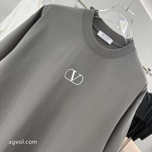 VALENTINOブランド スーパー コピーシャツ即日発送 トレンド感のある 素材感に注目..
