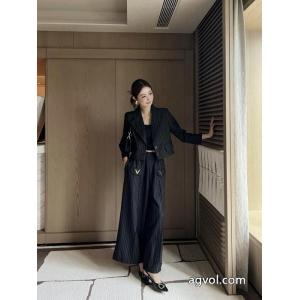 26/26秋冬 新作セール中 冬に通勤などに大活躍 一目置かれちゃうセットVALENTINOブランド スーパー コピー 優良店.