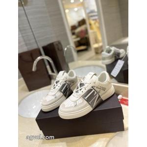 若々しい雰囲気 着まわしアクセント 多色使いが魅力のVALENTINOスニーカーコピー 商品 通販.