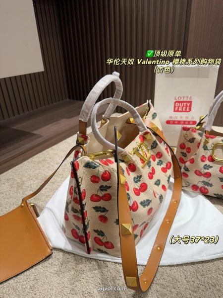 ブランド コピー 着払いバッグ風合いが魅力強くおすすめしたいVALENTINO 2