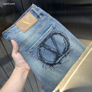 コピー 品 販売完売目前都会的な印象のスタイルVALENTINOジーンズ