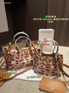 ブランド コピー 着払いバッグ風合いが魅力強くおすすめしたいVALENTINO