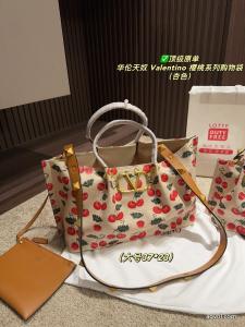 ブランド コピー 着払いバッグ風合いが魅力強くおすすめしたいVALENTINO