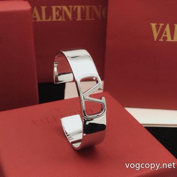 ブレスレットコピー ブランド 販売無造作 少量入荷☆限定モデル 無敵アイテムVALENTINO 1