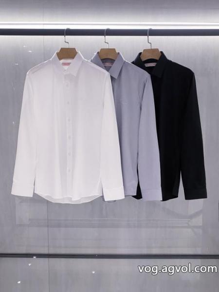 リラックスした雰囲気に 秋冬は継続系のトレンド お得人気セールTシャツヴァレンティノコピー ブランド 販売. 0