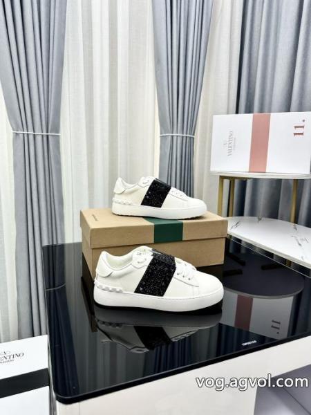 スニーカーVALENTINOブランド コピー 優良店格好良い 26ss新作 カジュアルコーデに 2026春夏期間限定.. 0