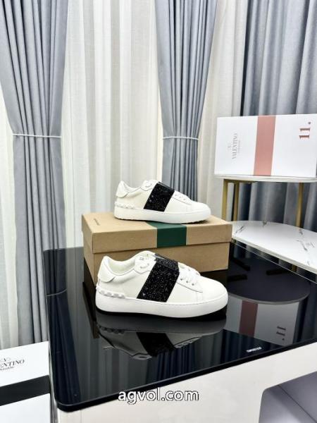 スニーカーVALENTINOブランド コピー 優良店格好良い 26ss新作 カジュアルコーデに 2026春夏期間限定.. 1