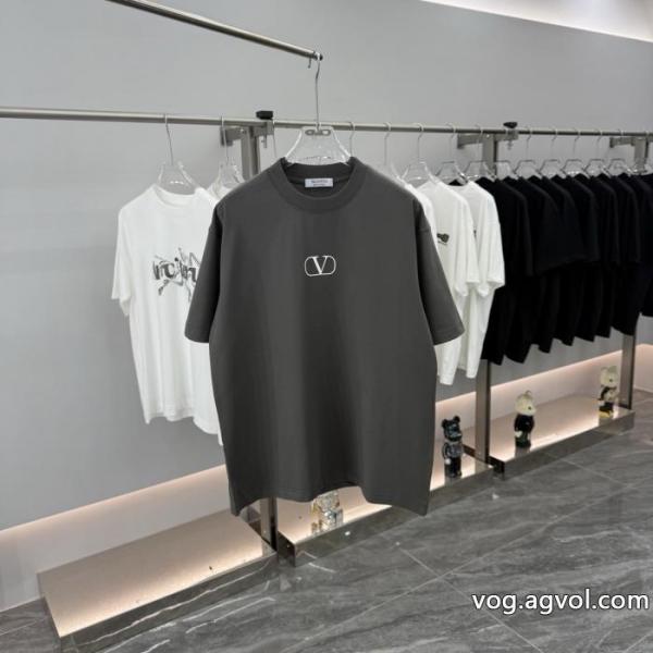 VALENTINOブランド スーパー コピーシャツ即日発送 トレンド感のある 素材感に注目.. 0