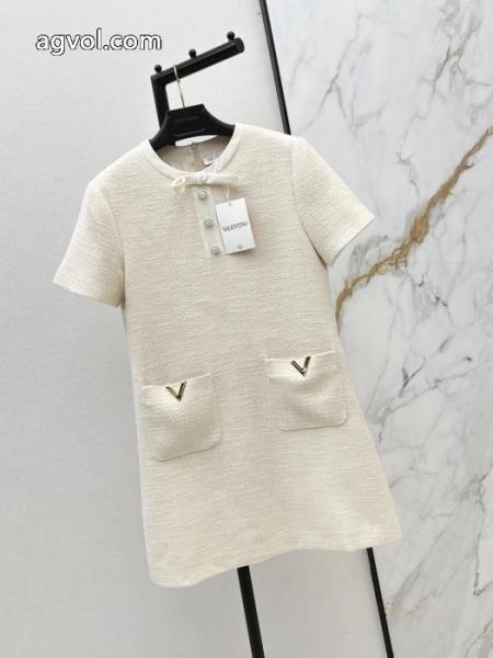 コピー ブランド 販売 ワンピースVALENTINO完売前に 2026に使えるおすすめトップス 必需品. 2