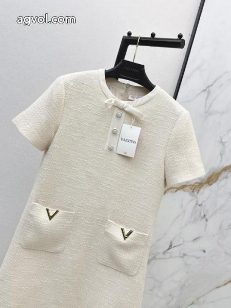 コピー ブランド 販売 ワンピースVALENTINO完売前に 2026に使えるおすすめトップス 必需品. 3