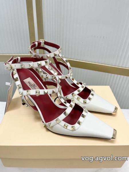 予約完売品 海外限定 スタイリッシュなデザインブーツヴァレンティノブランド 偽物 激安.. 0 