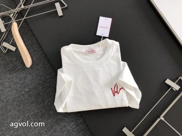TシャツVALENTINOカジュアルに使える 人気爆発 大好評ブランド フェイク. 2
