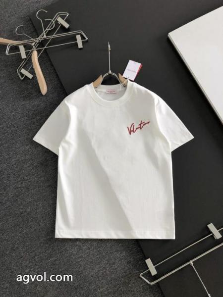 TシャツVALENTINOカジュアルに使える 人気爆発 大好評ブランド フェイク. 1