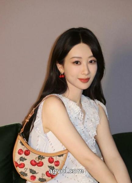 コピー 品 ブランドアクセサリー数量限定セール 珍しい さわやかな印象VALENTINO. 1