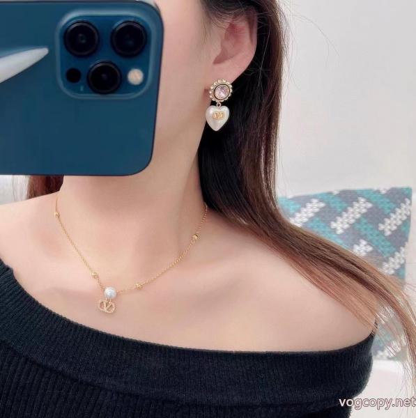 セレブ風 ヘルシー 抜け感重視 大人可愛いスタイルヴァレンティノアクセサリーコピー ブランド 優良. 0