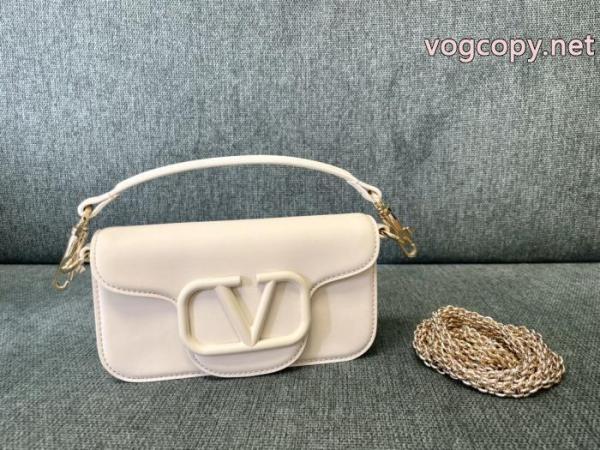 バッグブランド コピー 専門店VALENTINO即完売 定番が欲しい方 大胆なデザイン. 1