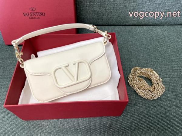 バッグブランド コピー 専門店VALENTINO即完売 定番が欲しい方 大胆なデザイン. 2