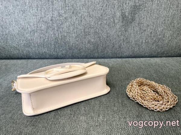 バッグブランド コピー 専門店VALENTINO即完売 定番が欲しい方 大胆なデザイン. 4