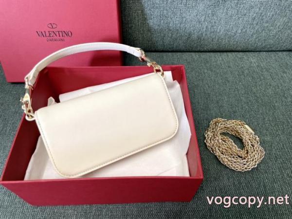 バッグブランド コピー 専門店VALENTINO即完売 定番が欲しい方 大胆なデザイン. 3