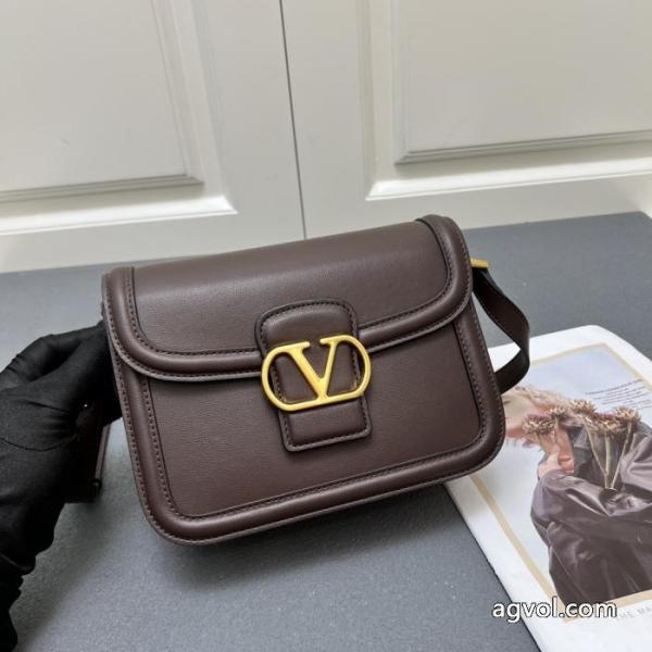 ブランド 品 コピー【2026トレンド】 2026新作/送料込 高級感あるバッグVALENTINO. 4