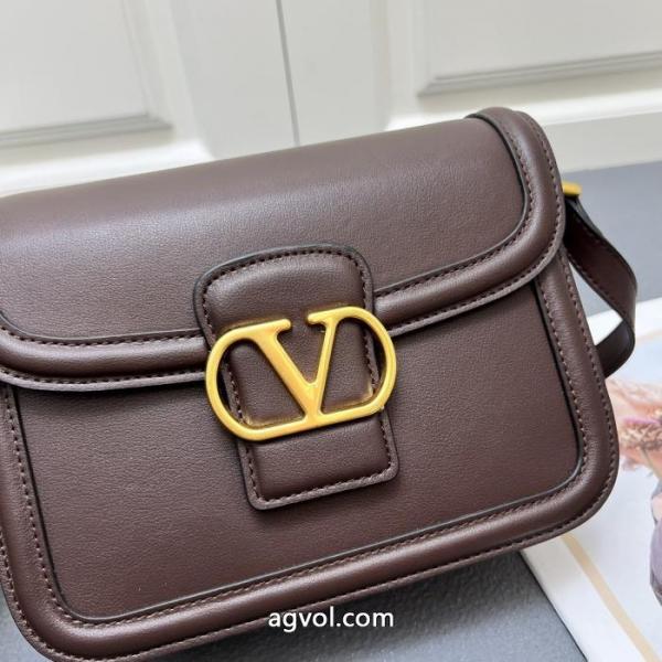 ブランド 品 コピー【2026トレンド】 2026新作/送料込 高級感あるバッグVALENTINO. 5