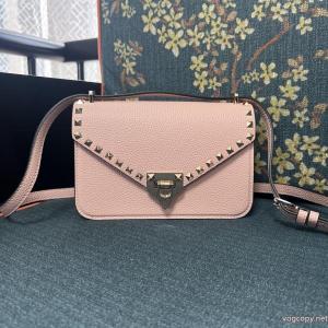 偽 ブランド 通販VALENTINO2026年トレンド感が強い 新作すぐ届く 着回し力抜群大人気バッグ.